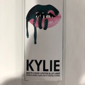 Kylie Cosmetics Matte Liquid Lipstick & Liner
